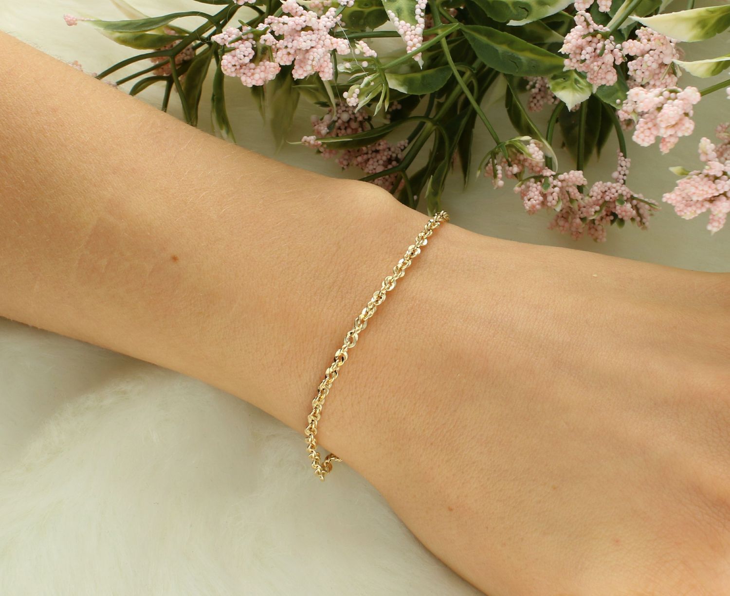 Bransoletka IRYDIA próba 585, DIA-BRA-12635-040-585 2,5mm Złota bransoletka wykonana z 14 karatowego żółtego złota. Powstała z połączenia podwójnych ogniw, które tworzą elegancki i trwały1.jpg